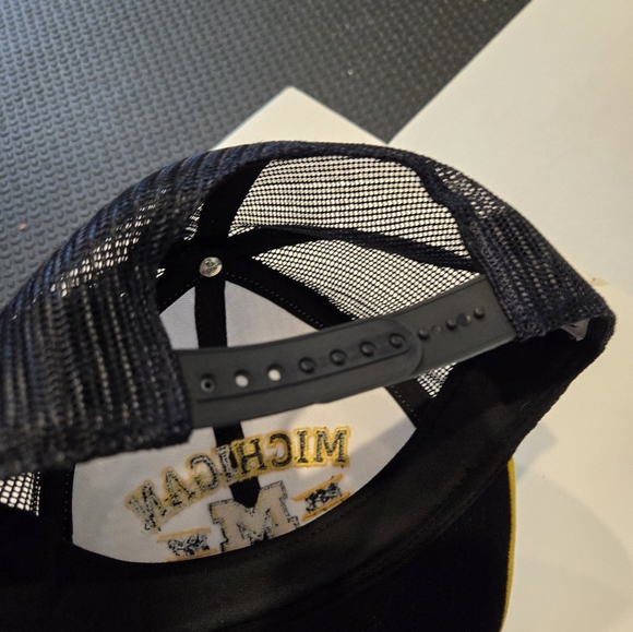University of Michigan Hat Wolverines Snapback Mesh Adjustable Trucker Dad Cap - Picture 4 of 7
